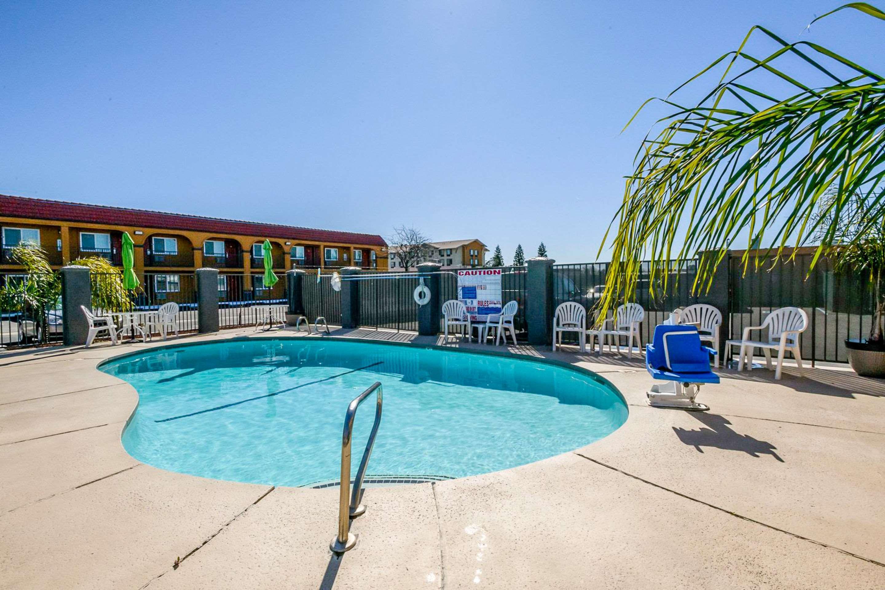 Quality Inn Redding Near I-5 מראה חיצוני תמונה