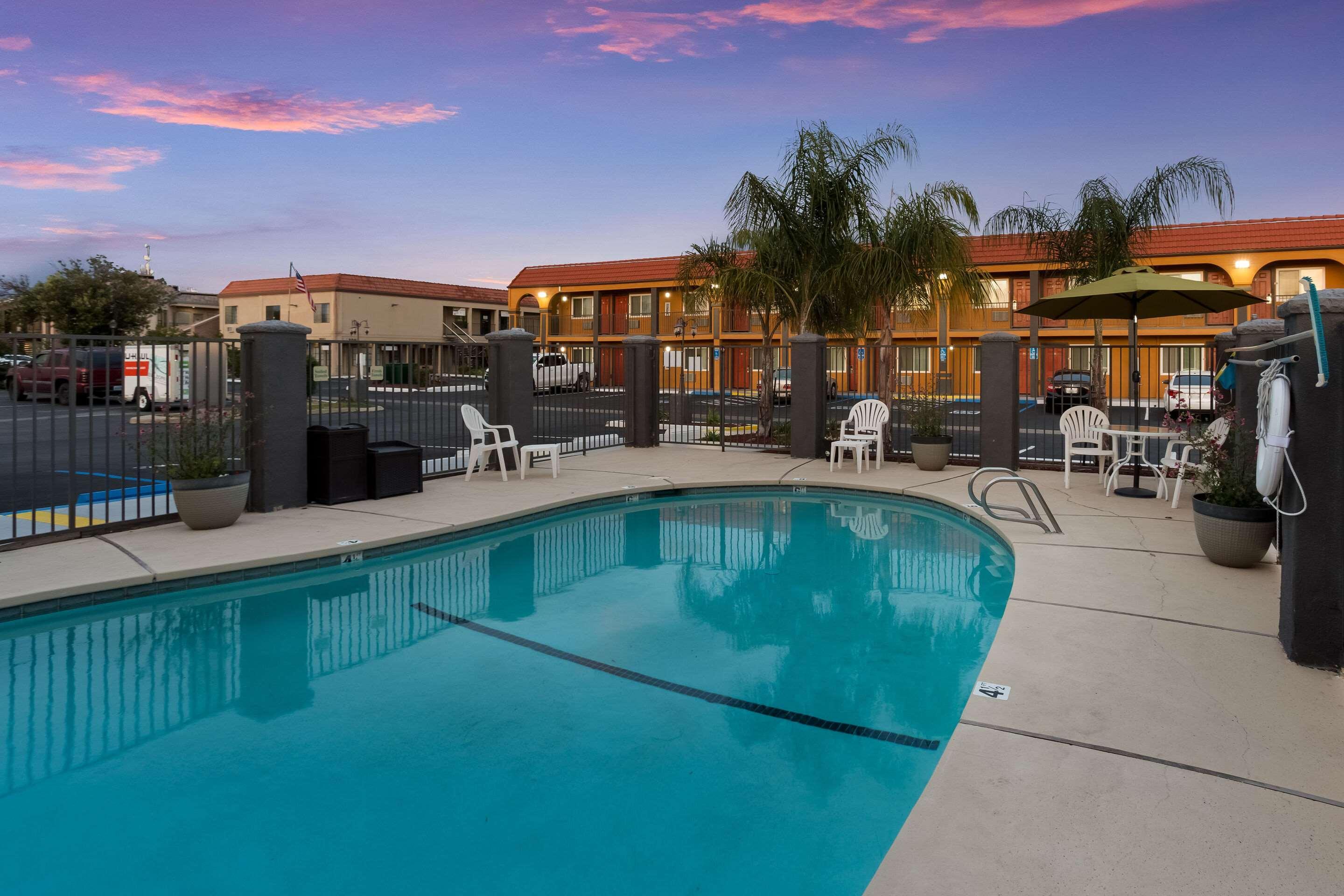 Quality Inn Redding Near I-5 מראה חיצוני תמונה
