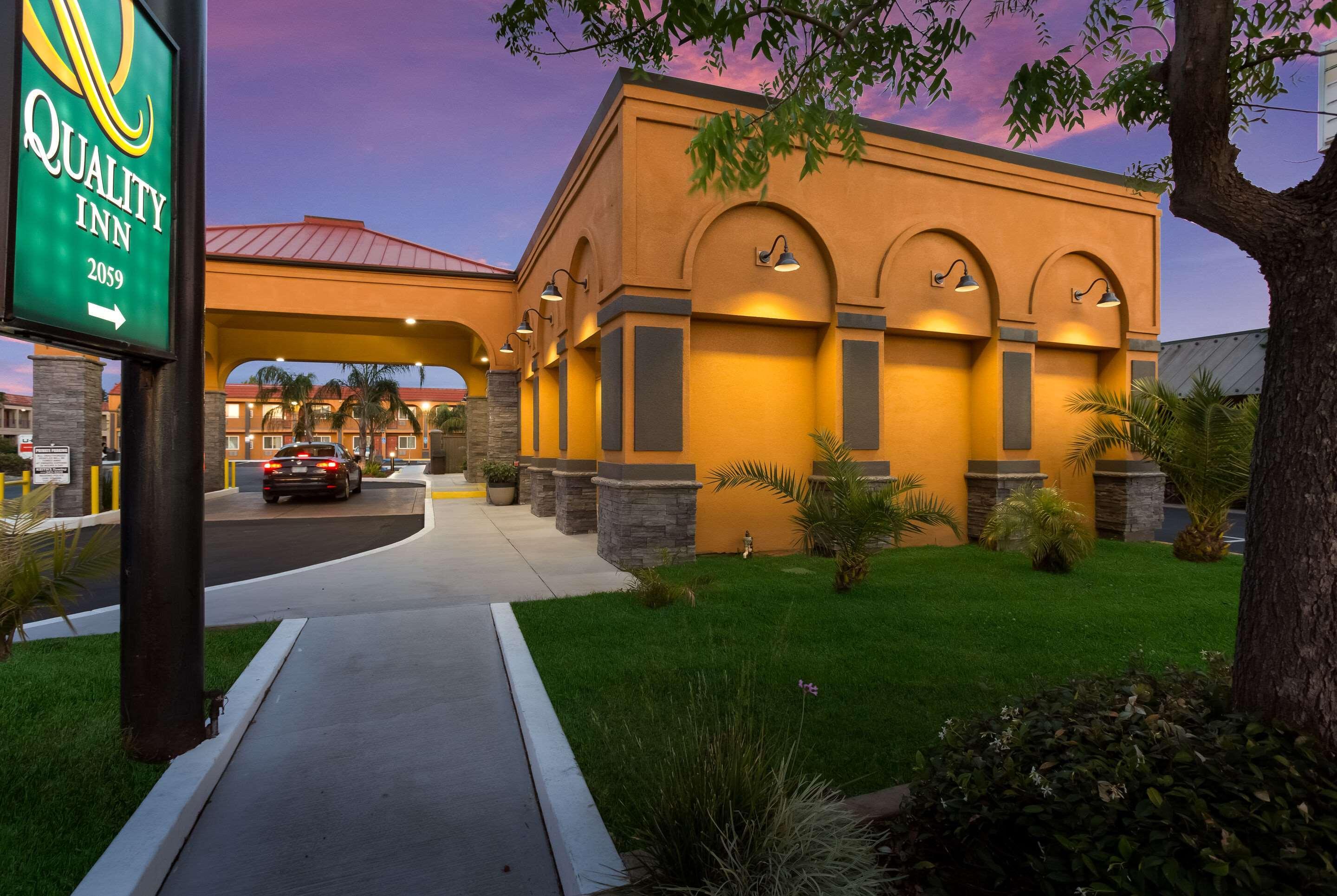 Quality Inn Redding Near I-5 מראה חיצוני תמונה