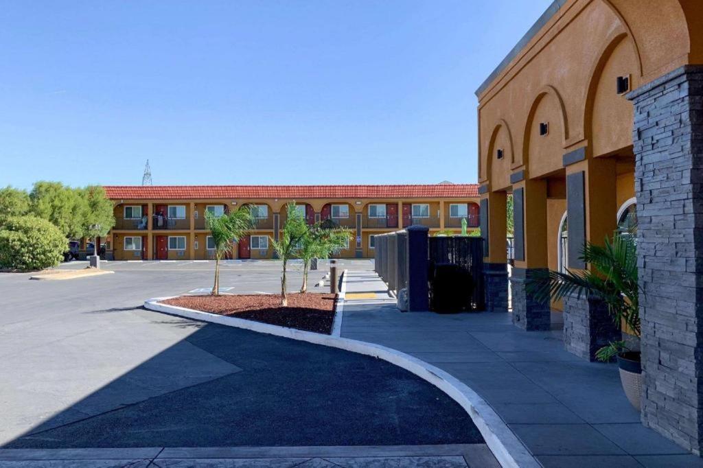 Quality Inn Redding Near I-5 מראה חיצוני תמונה