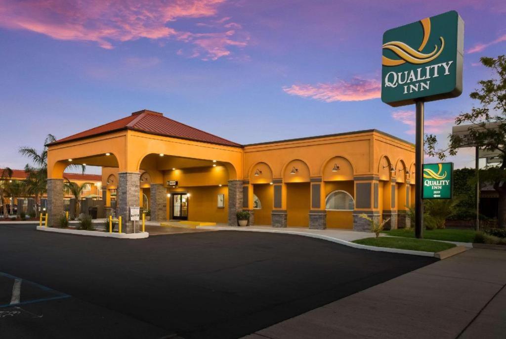 Quality Inn Redding Near I-5 מראה חיצוני תמונה