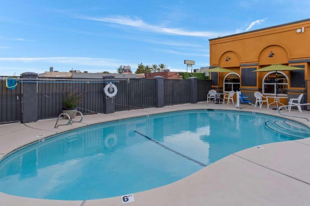 Quality Inn Redding Near I-5 מראה חיצוני תמונה